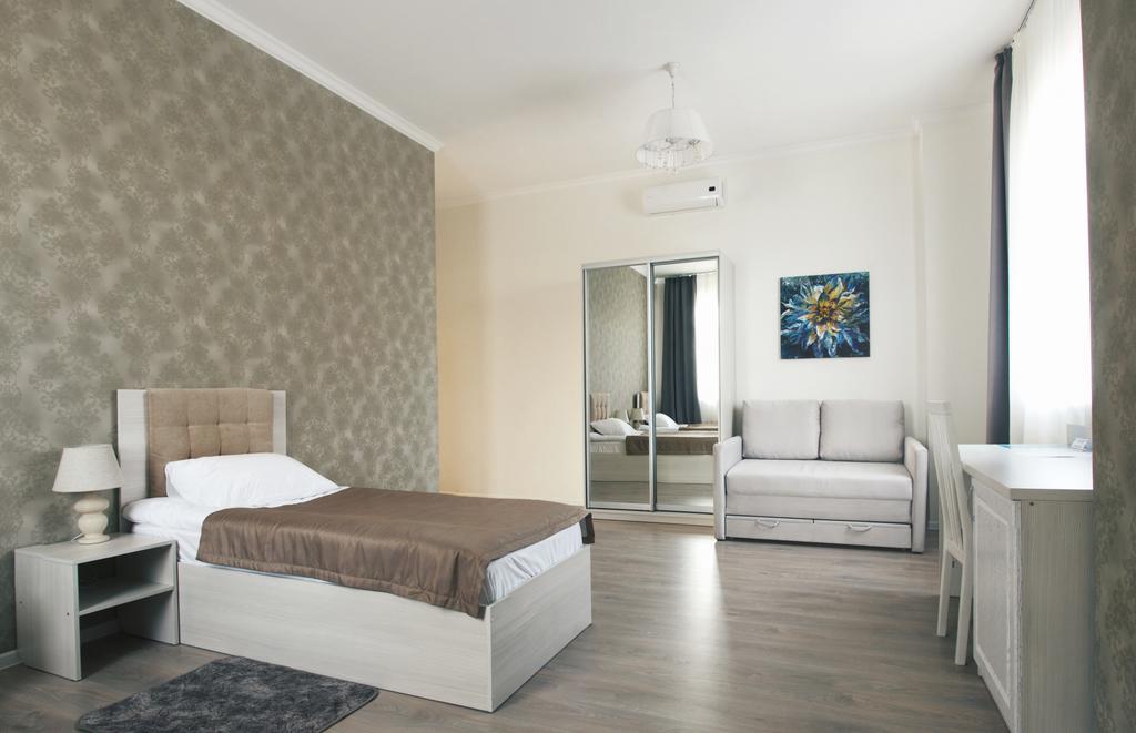 Sovskiye Prudy Hotel Kyiv Exterior foto
