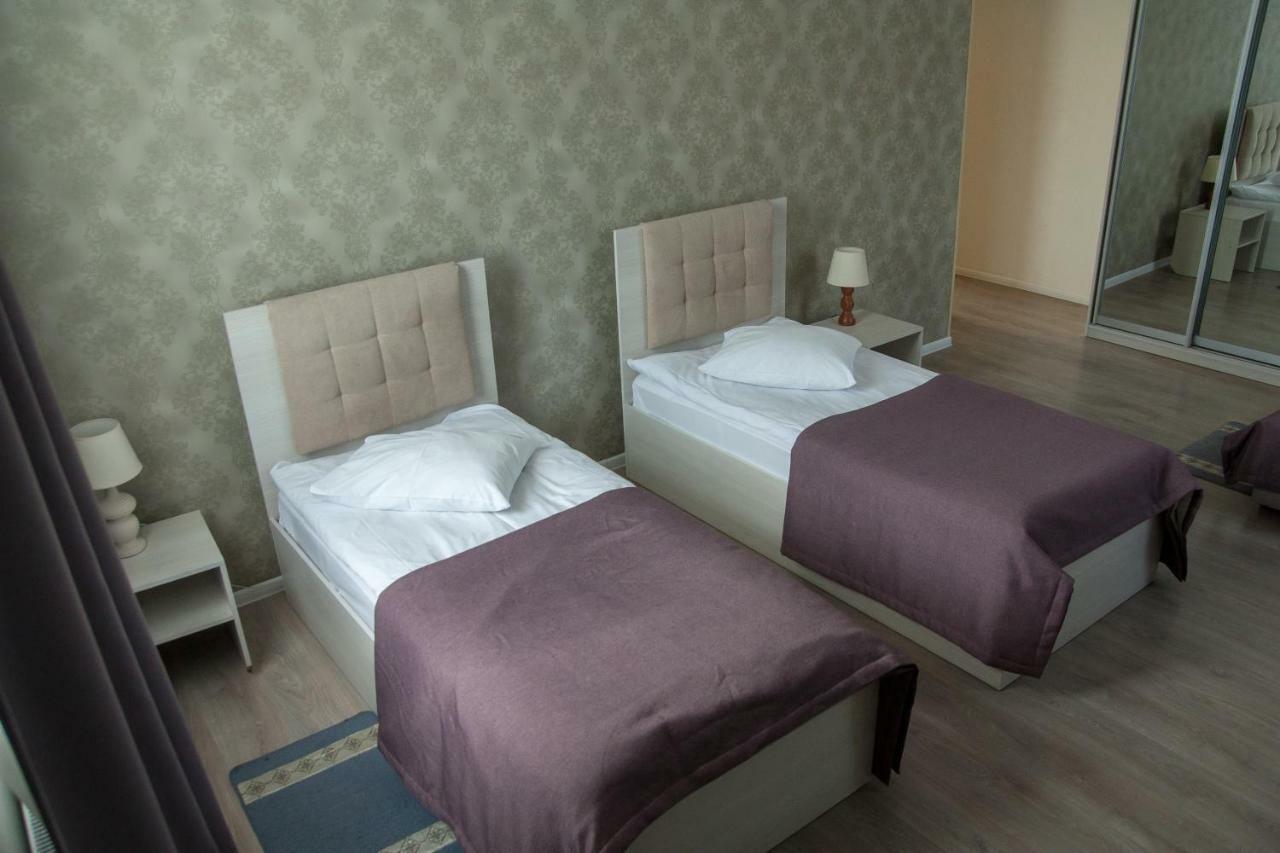 Sovskiye Prudy Hotel Kyiv Exterior foto