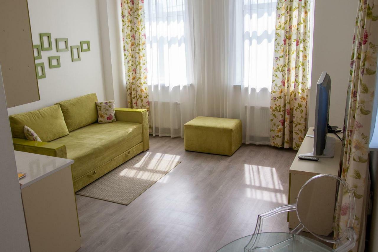 Sovskiye Prudy Hotel Kyiv Exterior foto